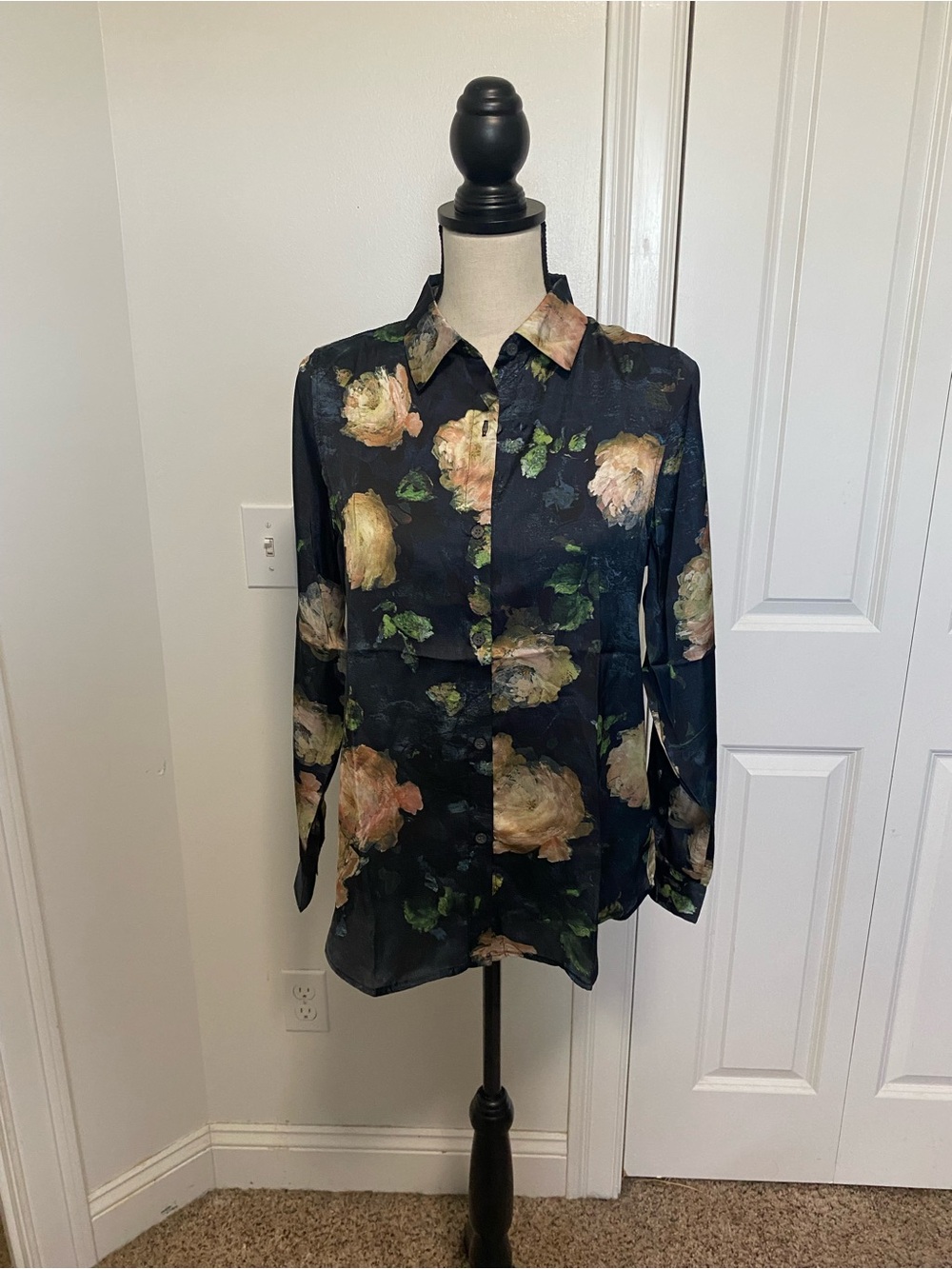 NWT Elie Tahari Satin Black Floral Satin Button-Front Top
